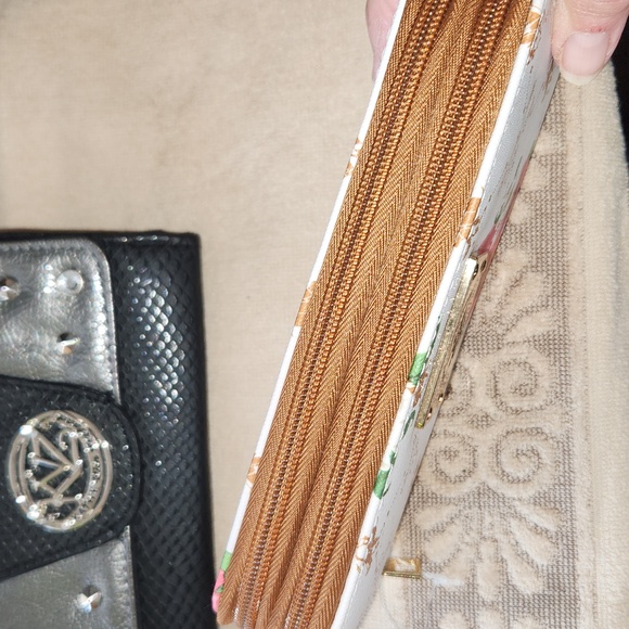 Bindle Of Wallets - Picture 4 of 16